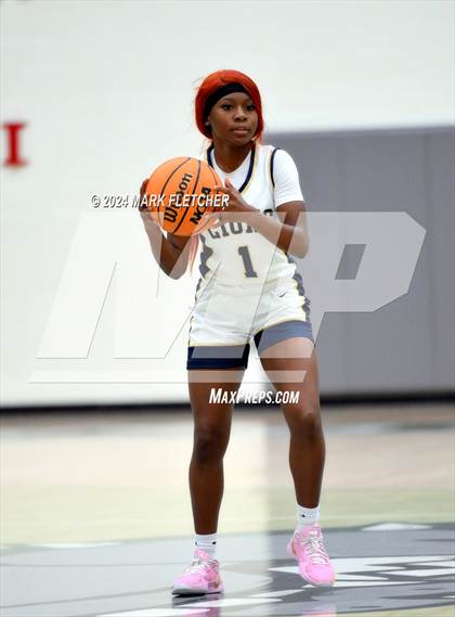 Thumbnail 1 in Seabreeze vs Calvary Christian Academy (Flagler-Palm Coast Bulldog Tipoff) photogallery.