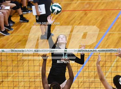 Thumbnail 3 in Benjamin Franklin vs Chalmette (Newman Tournament) photogallery.