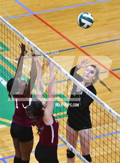 Thumbnail 2 in Benjamin Franklin vs Chalmette (Newman Tournament) photogallery.