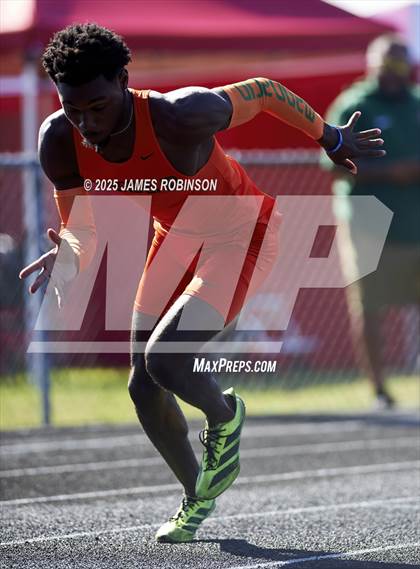 Thumbnail 1 in Gateway Conference Championships (400m) photogallery.