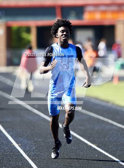 Thumbnail 2 in Gateway Conference Championships (400m) photogallery.