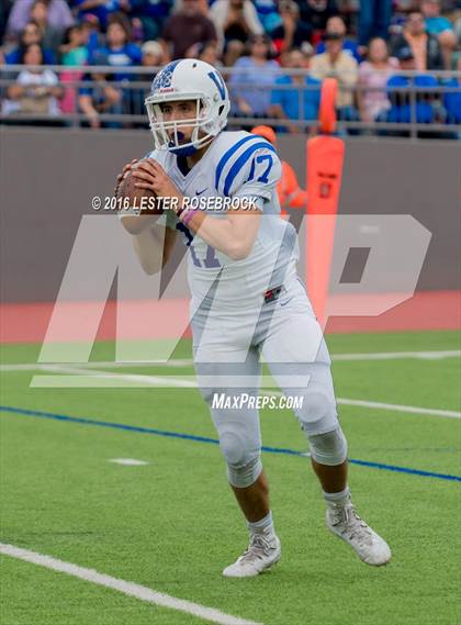 Thumbnail 1 in Veterans Memorial vs. Dripping Springs (UIL 5A Regional Semifinal Playoff) photogallery.
