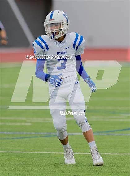 Thumbnail 3 in Veterans Memorial vs. Dripping Springs (UIL 5A Regional Semifinal Playoff) photogallery.