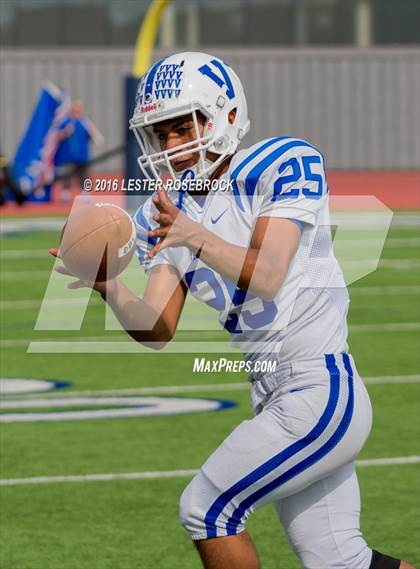 Thumbnail 1 in Veterans Memorial vs. Dripping Springs (UIL 5A Regional Semifinal Playoff) photogallery.