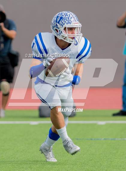 Thumbnail 2 in Veterans Memorial vs. Dripping Springs (UIL 5A Regional Semifinal Playoff) photogallery.
