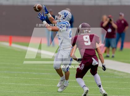 Thumbnail 1 in Veterans Memorial vs. Dripping Springs (UIL 5A Regional Semifinal Playoff) photogallery.