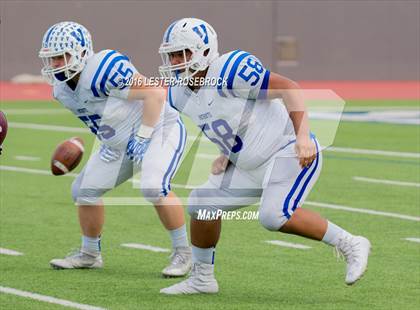 Thumbnail 2 in Veterans Memorial vs. Dripping Springs (UIL 5A Regional Semifinal Playoff) photogallery.