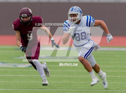 Thumbnail 1 in Veterans Memorial vs. Dripping Springs (UIL 5A Regional Semifinal Playoff) photogallery.