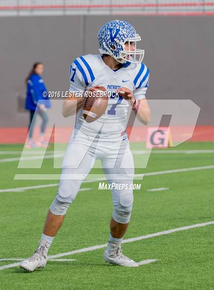 Thumbnail 3 in Veterans Memorial vs. Dripping Springs (UIL 5A Regional Semifinal Playoff) photogallery.