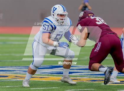 Thumbnail 2 in Veterans Memorial vs. Dripping Springs (UIL 5A Regional Semifinal Playoff) photogallery.