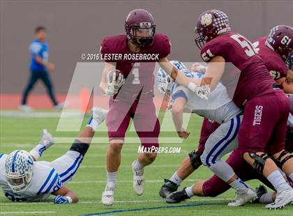 Thumbnail 3 in Veterans Memorial vs. Dripping Springs (UIL 5A Regional Semifinal Playoff) photogallery.