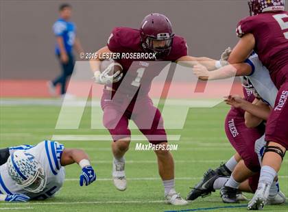 Thumbnail 1 in Veterans Memorial vs. Dripping Springs (UIL 5A Regional Semifinal Playoff) photogallery.