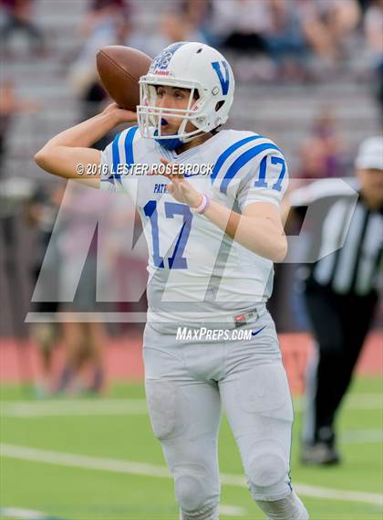 Thumbnail 1 in Veterans Memorial vs. Dripping Springs (UIL 5A Regional Semifinal Playoff) photogallery.