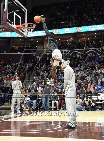 Thumbnail 3 in Bass Pro Tournament of Champions Dunking and Casting contest photogallery.