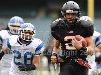 Thumbnail 2 in La Habra vs Tustin (CIF SS Southwest Championship) photogallery.