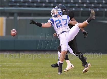 Thumbnail 1 in La Habra vs Tustin (CIF SS Southwest Championship) photogallery.
