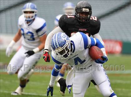 Thumbnail 2 in La Habra vs Tustin (CIF SS Southwest Championship) photogallery.