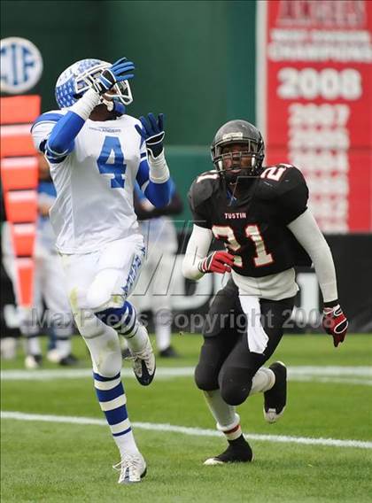 Thumbnail 1 in La Habra vs Tustin (CIF SS Southwest Championship) photogallery.