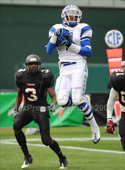 Thumbnail 3 in La Habra vs Tustin (CIF SS Southwest Championship) photogallery.