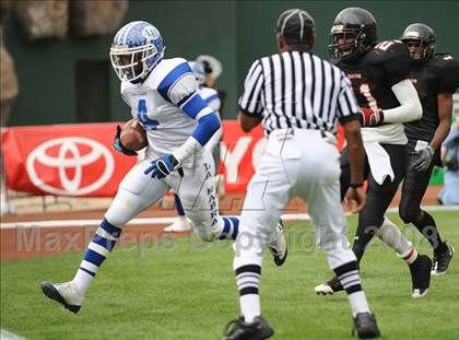 Thumbnail 2 in La Habra vs Tustin (CIF SS Southwest Championship) photogallery.