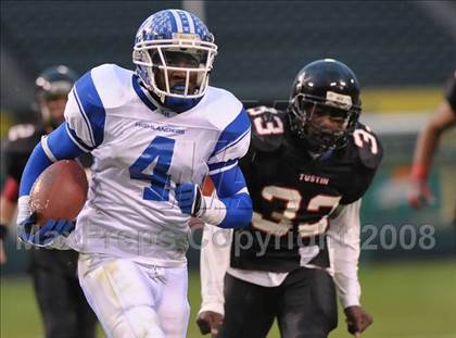 Thumbnail 2 in La Habra vs Tustin (CIF SS Southwest Championship) photogallery.