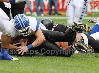 Thumbnail 2 in La Habra vs Tustin (CIF SS Southwest Championship) photogallery.