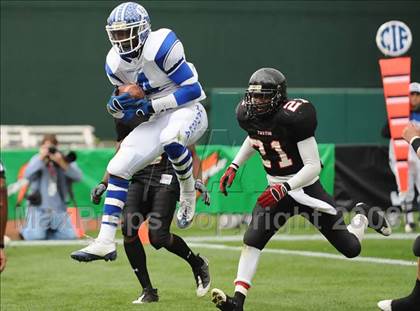 Thumbnail 2 in La Habra vs Tustin (CIF SS Southwest Championship) photogallery.