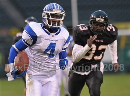 Thumbnail 1 in La Habra vs Tustin (CIF SS Southwest Championship) photogallery.