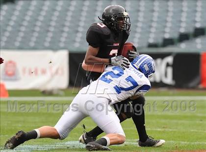 Thumbnail 1 in La Habra vs Tustin (CIF SS Southwest Championship) photogallery.
