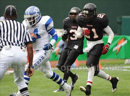 Thumbnail 1 in La Habra vs Tustin (CIF SS Southwest Championship) photogallery.
