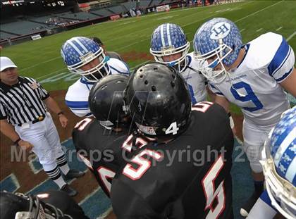 Thumbnail 3 in La Habra vs Tustin (CIF SS Southwest Championship) photogallery.