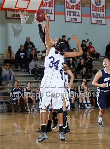 Thumbnail 2 in St. Genevieve vs. Flintridge Prep (CIF SS Playoffs) photogallery.