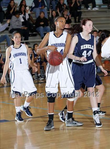 Thumbnail 2 in St. Genevieve vs. Flintridge Prep (CIF SS Playoffs) photogallery.