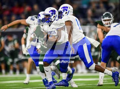 Thumbnail 1 in Cypress Creek vs Strake Jesuit (UIL 6A Regional Playoff) photogallery.