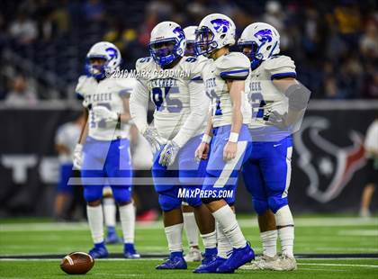 Thumbnail 2 in Cypress Creek vs Strake Jesuit (UIL 6A Regional Playoff) photogallery.