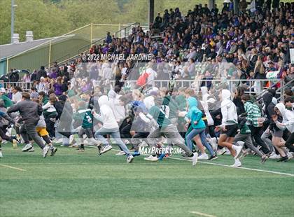 Thumbnail 2 in Issaquah vs. Skyline (WIAA 4A Final) photogallery.