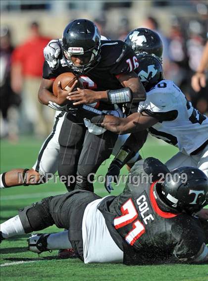 Thumbnail 1 in Martin vs. Trinity (Teaxs 5A Region I D1 Playoffs) photogallery.