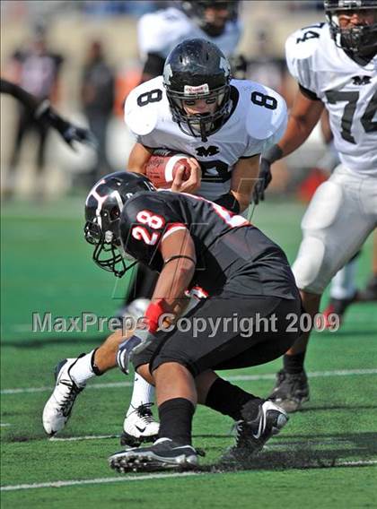 Thumbnail 2 in Martin vs. Trinity (Teaxs 5A Region I D1 Playoffs) photogallery.