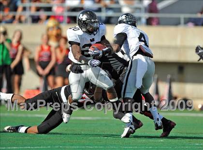 Thumbnail 2 in Martin vs. Trinity (Teaxs 5A Region I D1 Playoffs) photogallery.