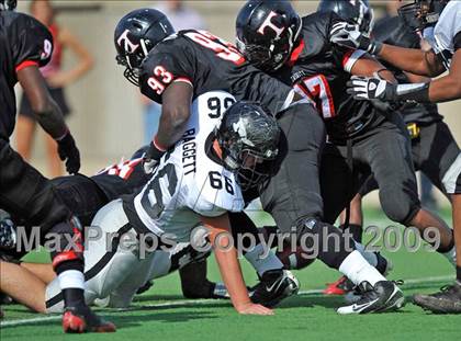 Thumbnail 2 in Martin vs. Trinity (Teaxs 5A Region I D1 Playoffs) photogallery.