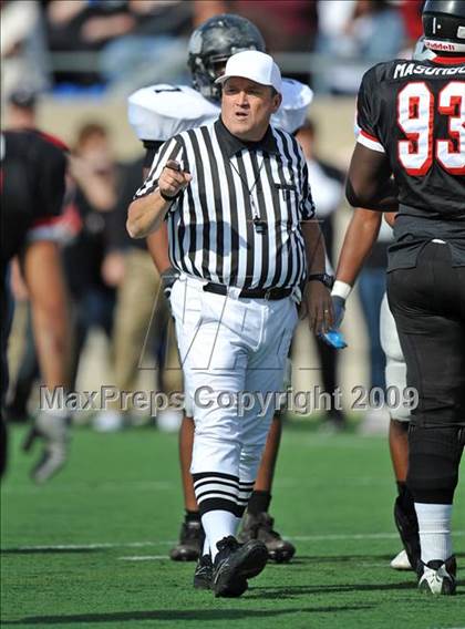 Thumbnail 2 in Martin vs. Trinity (Teaxs 5A Region I D1 Playoffs) photogallery.