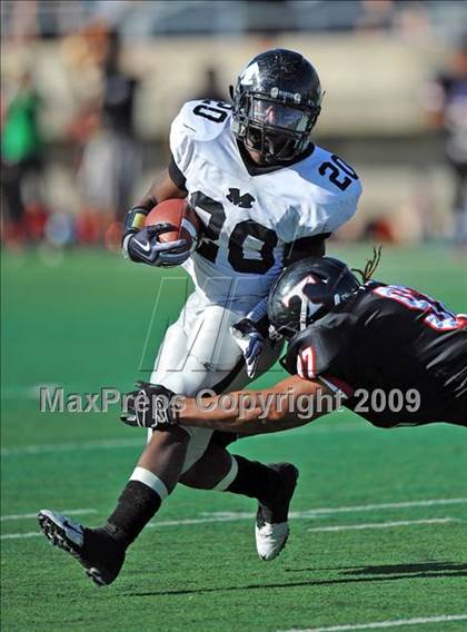Thumbnail 3 in Martin vs. Trinity (Teaxs 5A Region I D1 Playoffs) photogallery.