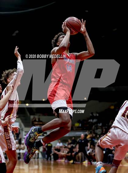 Thumbnail 1 in Clovis West vs. San Joaquin Memorial (CIF Open Division Central Section Championship) photogallery.