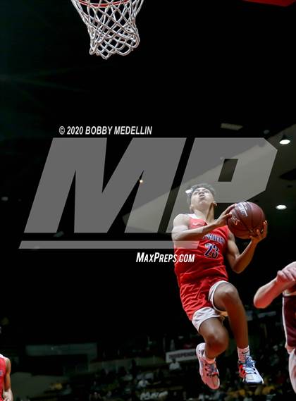 Thumbnail 2 in Clovis West vs. San Joaquin Memorial (CIF Open Division Central Section Championship) photogallery.