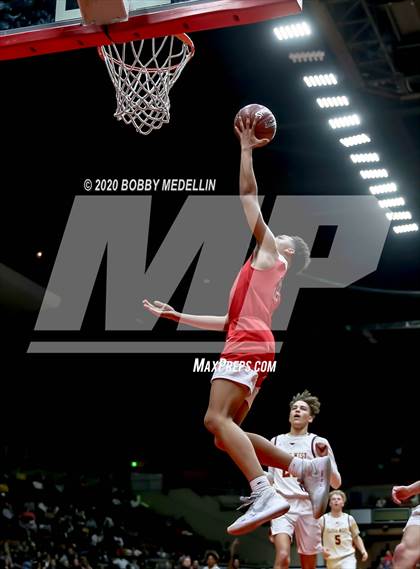 Thumbnail 1 in Clovis West vs. San Joaquin Memorial (CIF Open Division Central Section Championship) photogallery.