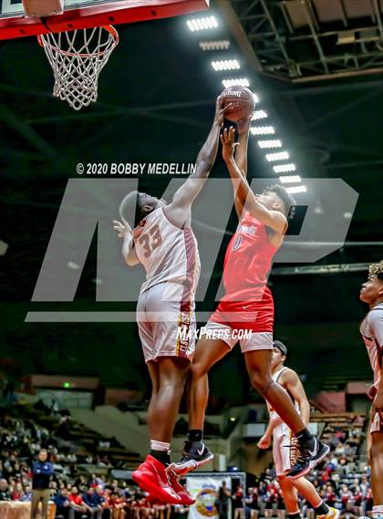 Thumbnail 3 in Clovis West vs. San Joaquin Memorial (CIF Open Division Central Section Championship) photogallery.