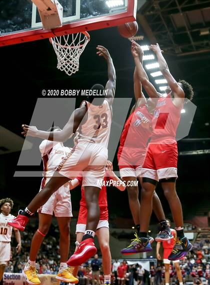 Thumbnail 3 in Clovis West vs. San Joaquin Memorial (CIF Open Division Central Section Championship) photogallery.