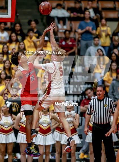 Thumbnail 1 in Clovis West vs. San Joaquin Memorial (CIF Open Division Central Section Championship) photogallery.