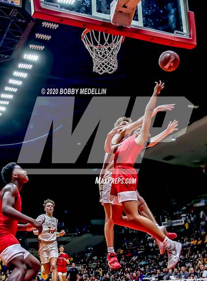 Thumbnail 1 in Clovis West vs. San Joaquin Memorial (CIF Open Division Central Section Championship) photogallery.