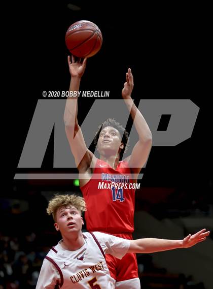 Thumbnail 3 in Clovis West vs. San Joaquin Memorial (CIF Open Division Central Section Championship) photogallery.